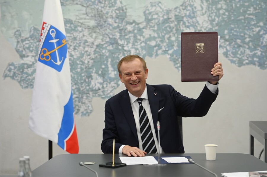 Ледовой арене в Сосновом Бору - быть