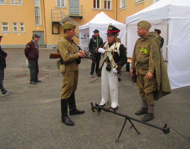 Оружейникам – салют!