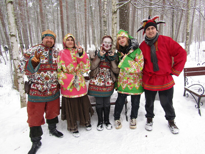 С блинами, да с пирогами, да с плясками