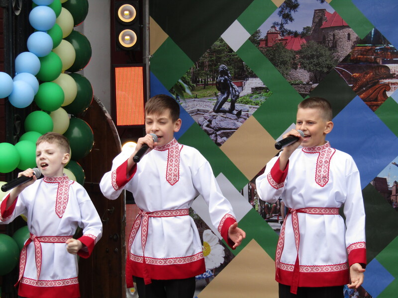 А в нашем королевстве - Карнавал!