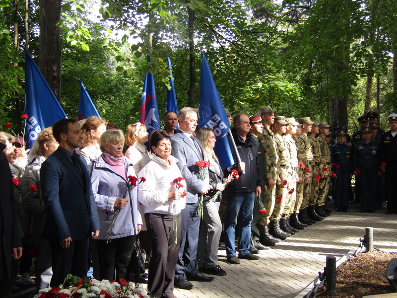 Этих дней не смолкнет слава